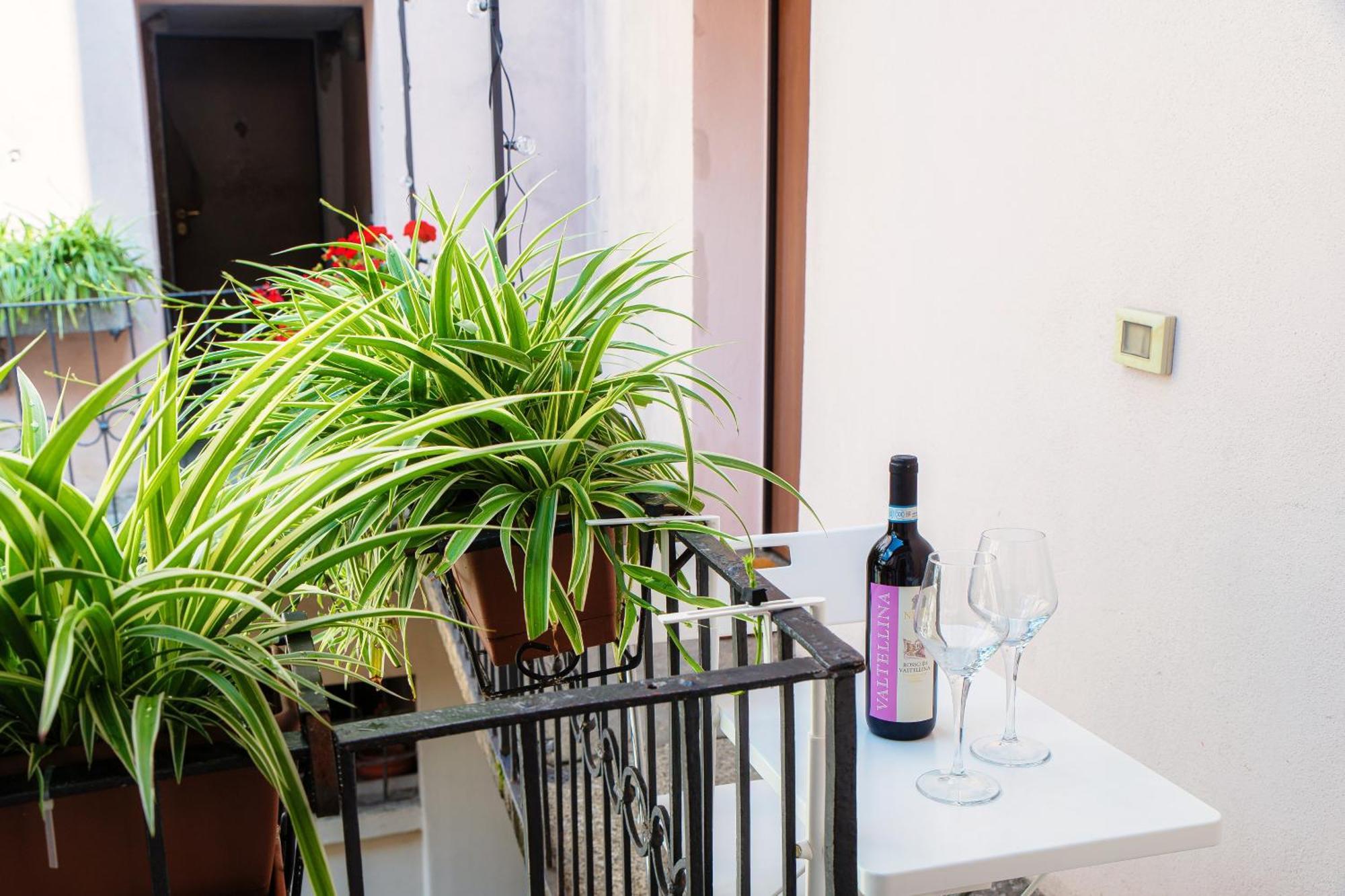 Casa Giulini - The House Of Travelers Apartment Como Bagian luar foto